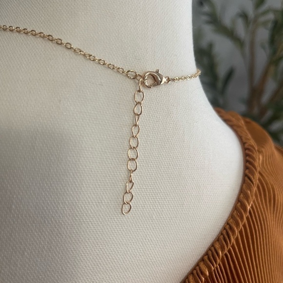 NWT Gold “Mama”Pendant Necklace - Picture 4 of 5